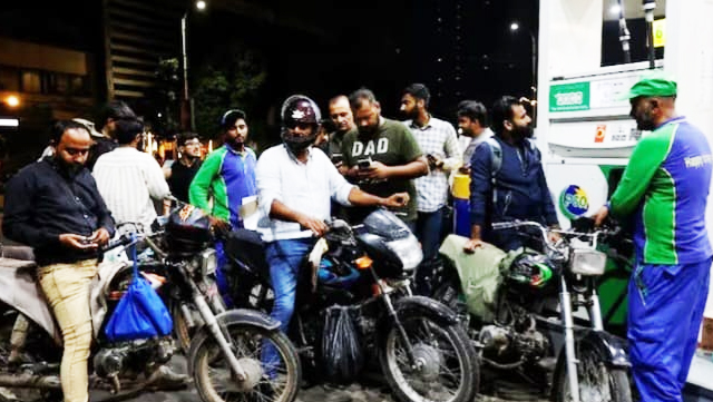 Pakistan: প্রবল জ্বালানি সংকটে ভুগছে পাকিস্তান!
